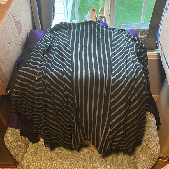 Black and Gray Striped Comfy USA Blouse - Picture 5 of 5